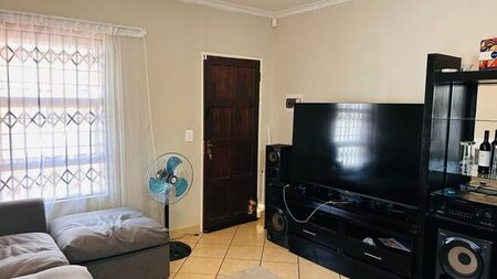 2 Bedroom house to rent in The Orchards, Akasia