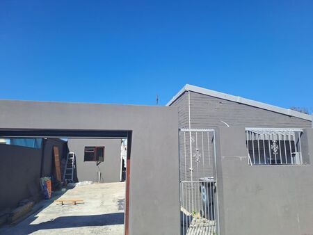 1 Bedroom bachelor to rent in Westridge, Mitchells Plain