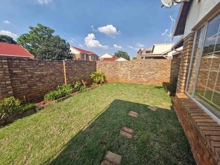 2 Bedroom townhouse - sectional to rent in Eldoraigne, Centurion