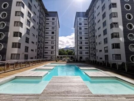 2 Bedroom apartment to rent in Claremont, Cape Town