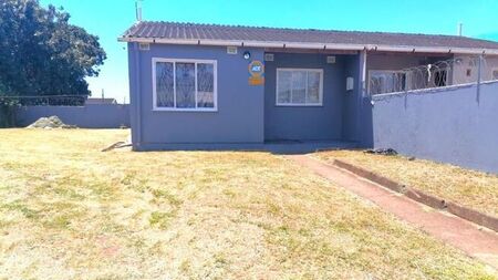 2 Bedroom house to rent in Trenance Manor, Phoenix