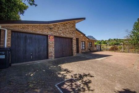 4 Bedroom house to rent in Heldervue, Somerset West