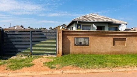 2 Bedroom house to rent in The Orchards, Akasia