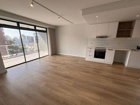 2 Bedroom apartment to rent in Sea Point, Cape Town