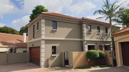 3 Bedroom duplex townhouse - freehold to rent in Fairland, Randburg