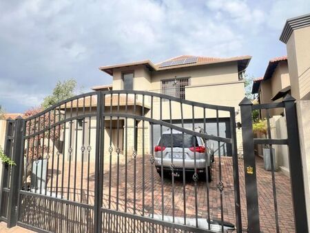 4 Bedroom house to rent in Broadacres, Sandton