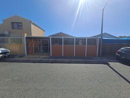 3 Bedroom house to rent in Portlands, Mitchells Plain