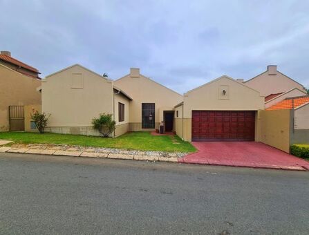 3 Bedroom townhouse - sectional to rent in North Riding, Randburg