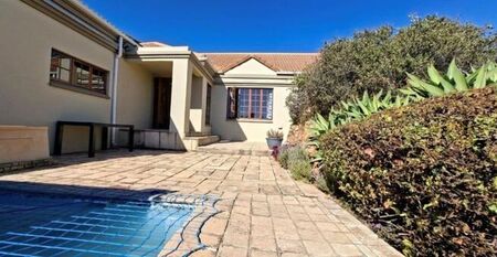 4 Bedroom house to rent in Florida Hills, Roodepoort