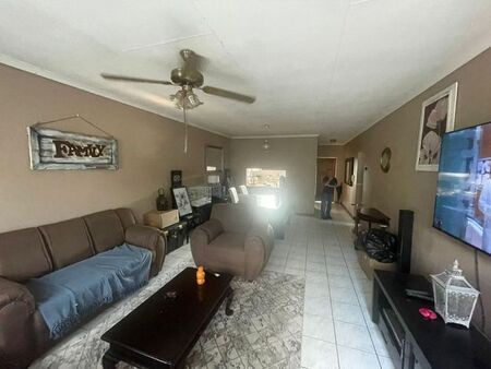 2 Bedroom apartment to rent in Verwoerdpark, Alberton