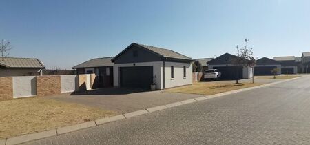 3 Bedroom townhouse - sectional to rent in Rooihuiskraal North, Centurion