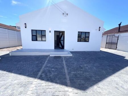3 Bedroom house to rent in Lansdowne, Cape Town