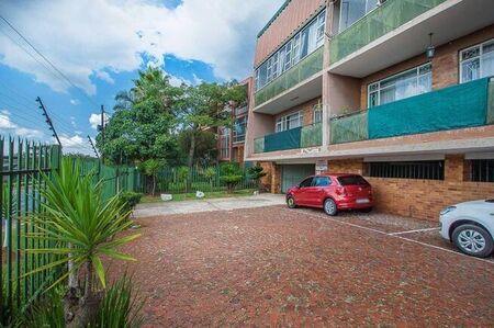 1 Bedroom bachelor to rent in Florida, Roodepoort