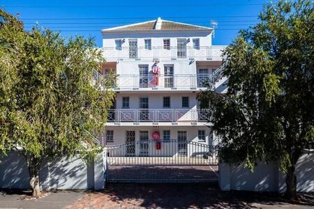 1 Bedroom apartment to rent in Rondebosch, Cape Town