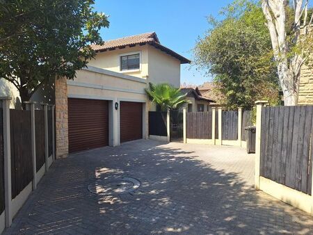 3 Bedroom house to rent in Broadacres, Sandton