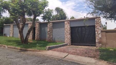 3 Bedroom house to rent in Florida, Roodepoort