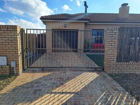 1 Bedroom cottage rented in Viking Village, Kraaifontein