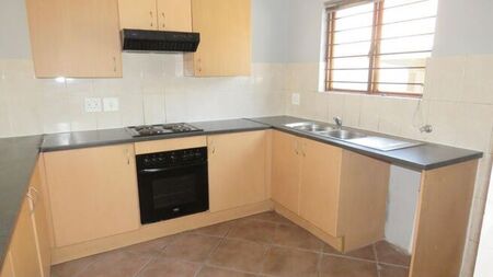 3 Bedroom townhouse - sectional to rent in Paulshof, Sandton