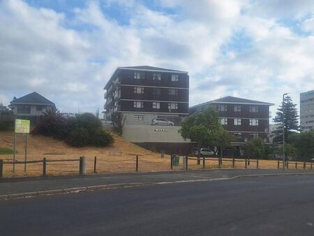 1 Bedroom apartment to rent in Strand Central