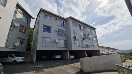 3 Bedroom flat to rent in Sea View, Durban