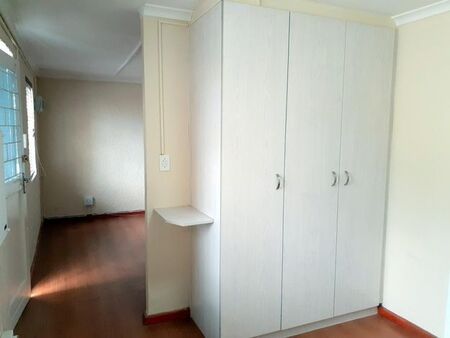 1 Bedroom flat to rent in Kenilworth Upper, Cape Town
