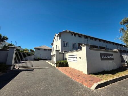 3 Bedroom duplex apartment to rent in Kirstenhof, Cape Town