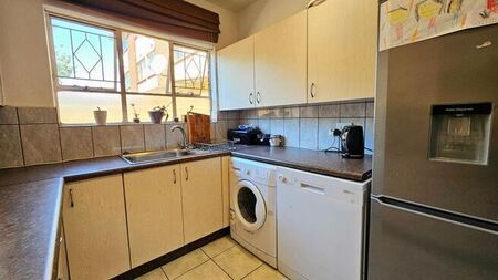 2 Bedroom duplex apartment to rent in Croydon, Kempton Park