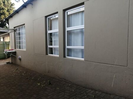 1 Bedroom cottage to rent in Florida Park, Roodepoort