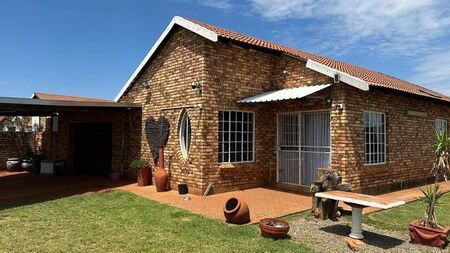 2 Bedroom house to rent in Carletonville Central