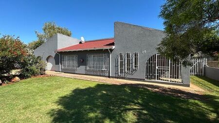 4 Bedroom house to rent in Carletonville Central