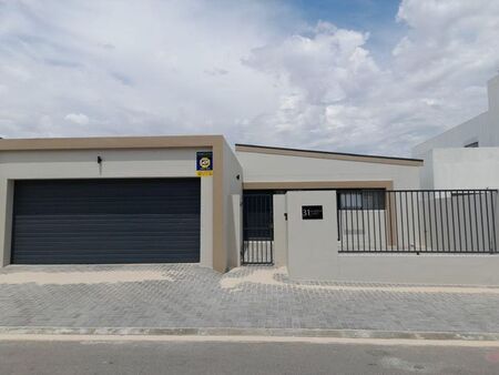 4 Bedroom house to rent in Sandown, Blouberg