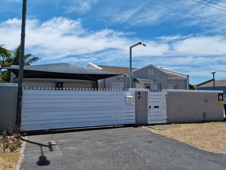 2 Bedroom house to rent in Table View, Blouberg