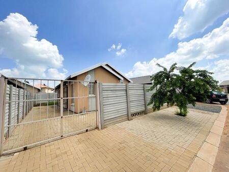 3 Bedroom house to rent in Sky City, Alberton