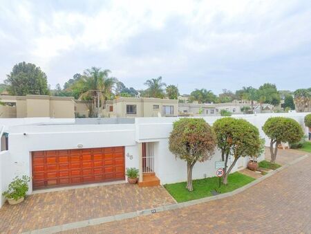 3 Bedroom cluster to rent in Paulshof, Sandton