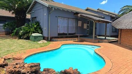 3 Bedroom house to rent in Carletonville Central