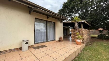 1 Bedroom bachelor to rent in Reyno Ridge, Witbank