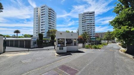 2 Bedroom apartment to rent in Claremont Upper, Cape Town