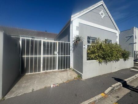 4 Bedroom house to rent in Claremont, Cape Town