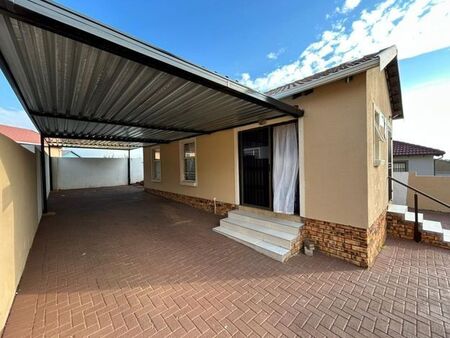 3 Bedroom house to rent in Kibler Park, Johannesburg