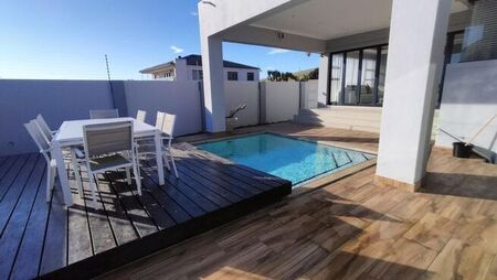 6 Bedroom house to rent in Kamma Heights, Port Elizabeth