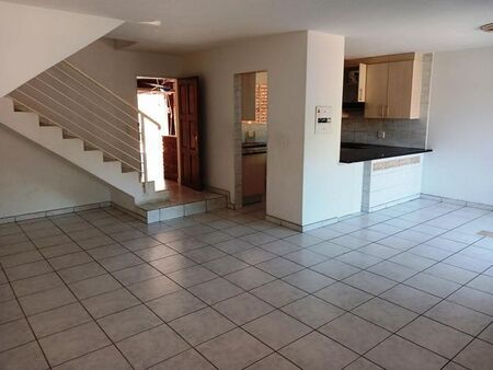 3 Bedroom duplex townhouse - sectional to rent in Croydon, Kempton Park