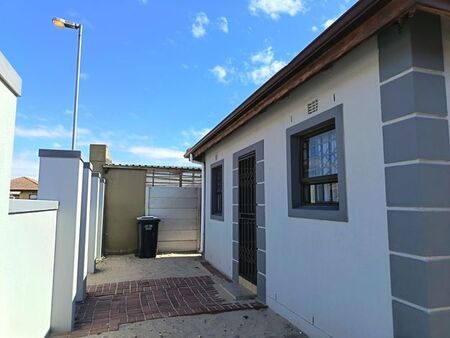 2 Bedroom house to rent in Montclair, Mitchells Plain