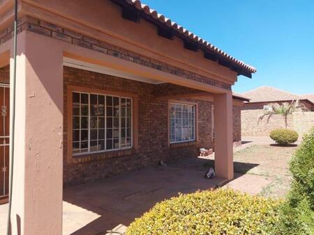 3 Bedroom Townhouse in Meyerton South