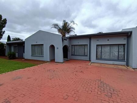 4 Bedroom House in Dersley