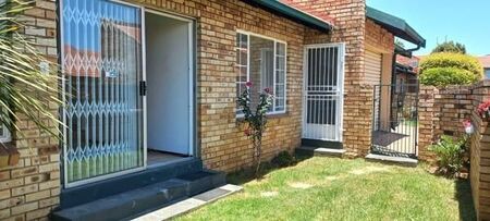 2 Bedroom Townhouse in Glen Marais