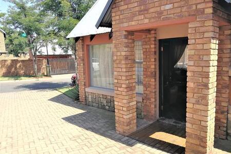3 Bedroom Cluster in Glen Marais