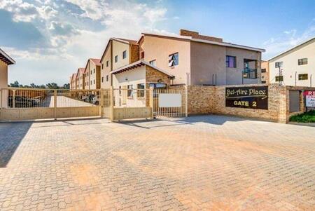 2 Bedroom Townhouse in Pomona