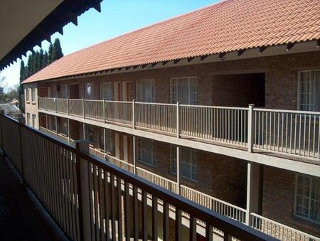 2 Bedroom Flat in Kempton Park Central
