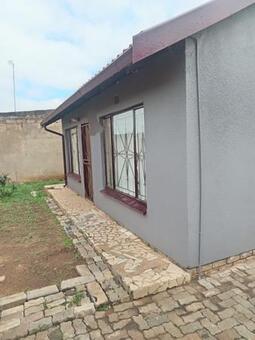 2 Bedroom House in Tembisa