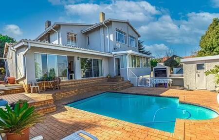 6 Bedroom House in Primrose